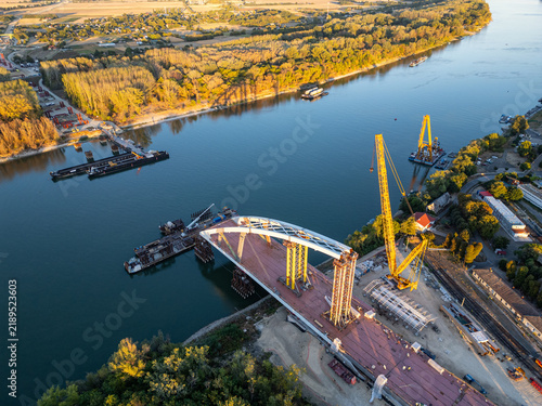 Mohacsi Duna bridge under construction