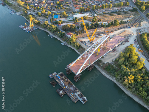 Mohacsi Duna bridge under construction