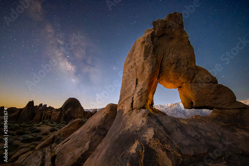 Bild auf Leinwand Boot arch and the milky way in the Alabama Hills in the Owens Valley, California