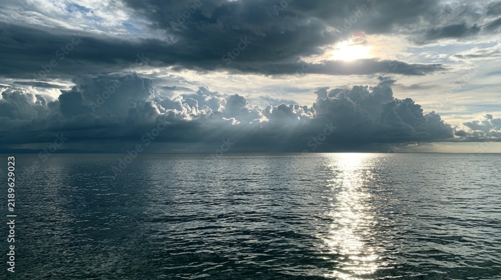 Obraz premium the weather on the sea horizon before the storm.