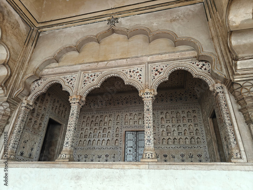 Quadro su tela Decorated throne alcove at Agra Fort in India