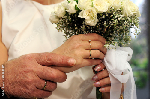 Принти на полотні Wedding – a view of wedding rings on a mans and a womans hands