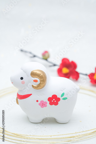 Tapety artystyczne 新年！2027年未年のイメージ