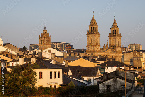 Foto Historic City Rooftops and Cathedral Towers at Sunset, Lugo, Spain
