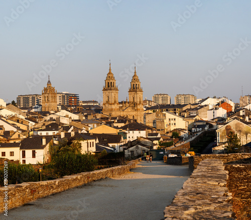 Foto Historic Cityscape with Cathedral Towers and Roman Wall, Lugo, Spain