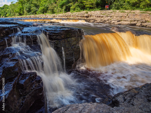 Detail der Aysgarth Falls in Langzeitbelichtung