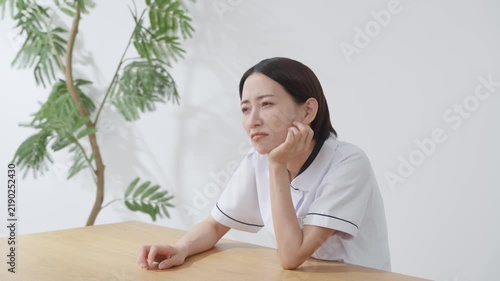 女性　白衣