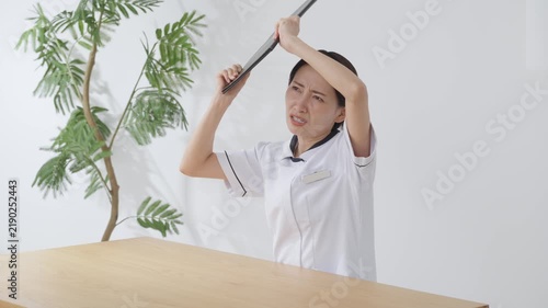 女性　白衣