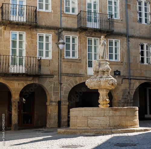Foto Baroque Stone Fountain of San Vicente, Praza do Campo, Lugo, Spa