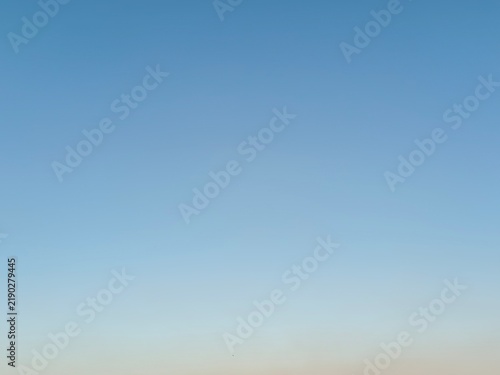 Foto blue sky, clear sky, empty sky, sunny sky, bright sky, blue background, sky back