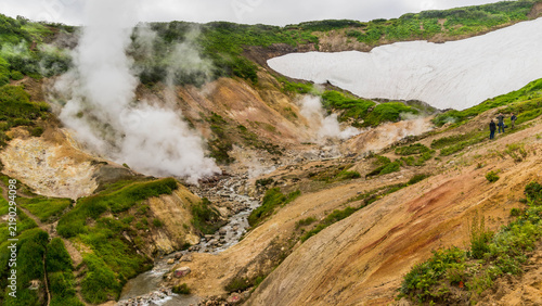 фотографія Steam from the fumaroles of Dachnye Hot Springs in Kamchatka, drifting across a rugged volcanic valley beneath Mutnovsky Volcano