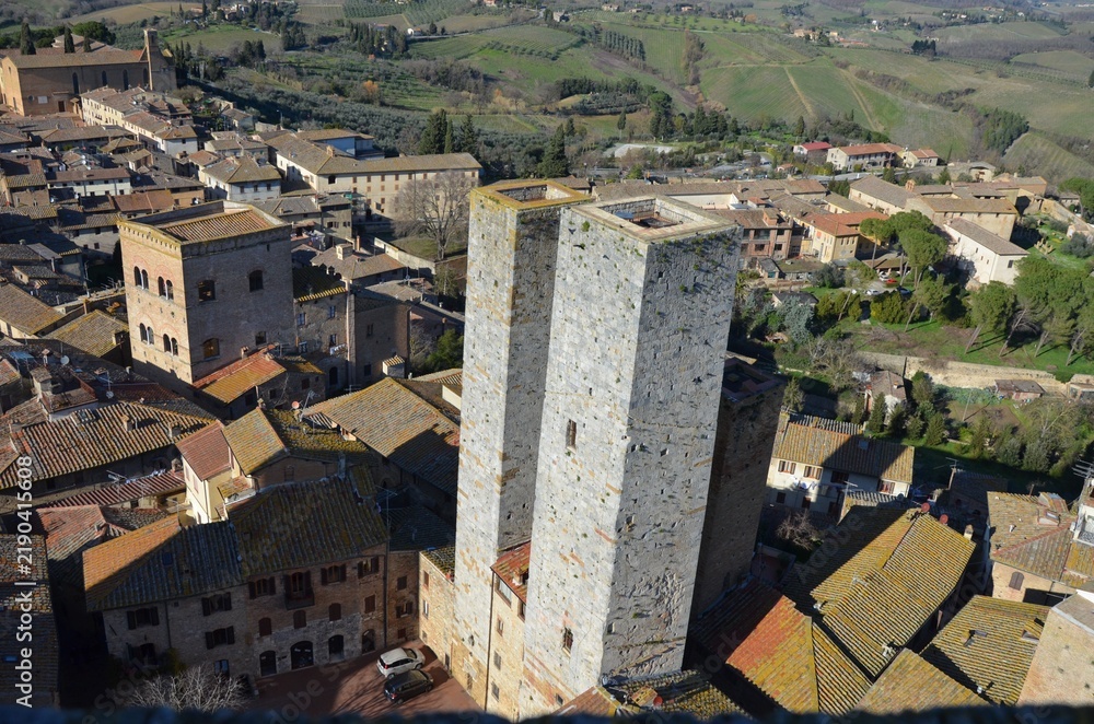 Obraz premium Towers and rooftops in the historic village of San Gimignano