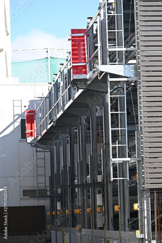 Obraz w ramie 立体駐車場の機械設備と鉄骨構造の外観