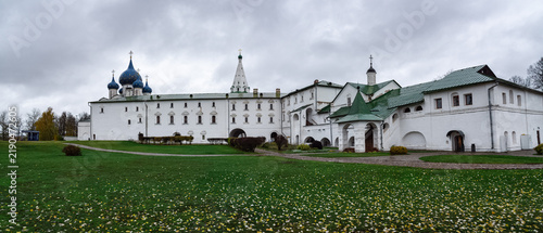 Obraz na płótnie view of the Kremlin Museum complex and the Cathedral of the Nativity of the Bles