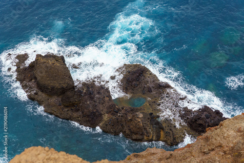 Costa e onde di Madeira