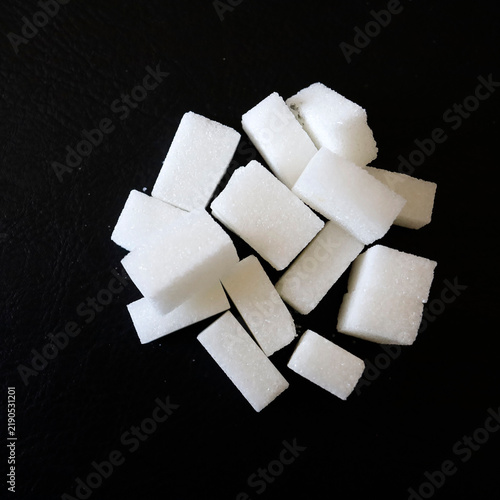 morceaux de sucre blanc