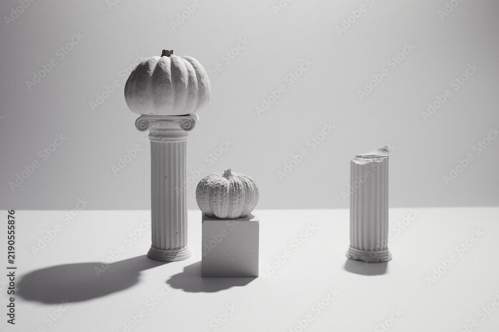 Obraz premium White pumpkins on classical columns still life composition