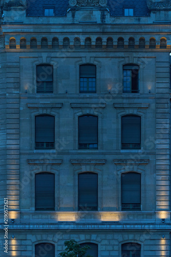 Canvastavla European building facade at night with illuminated windows
