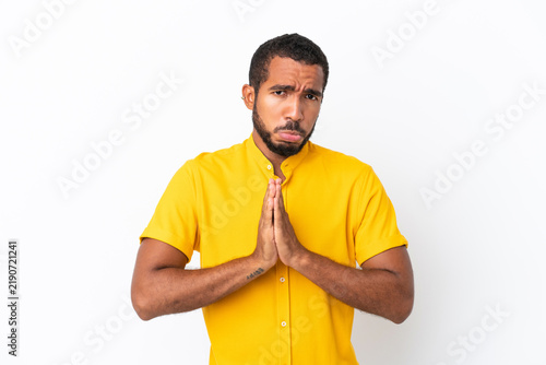 Cuadro en lienzo Young Ecuadorian man isolated on white background keeps palm together