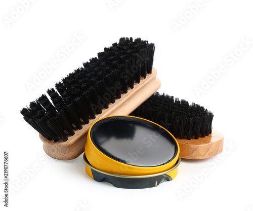 Obraz na płótnie Shoe polish with brushes on white background
