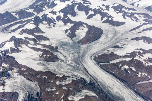 Converging glaciers and moraines across Greenland