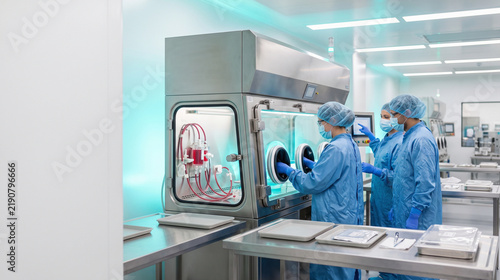 Biopharma team readies a tailored cell infusion