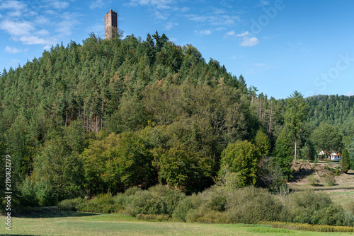 tour du château de Waldeck région de Bitche Grand Est