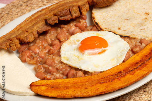 Canvastavla Traditional central american breakfast with fried egg, beans, plantain