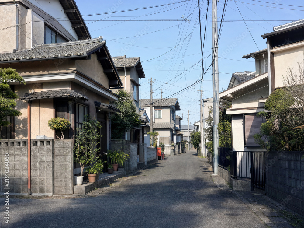 Fototapeta premium Quiet Japanese residential street on a clear morning