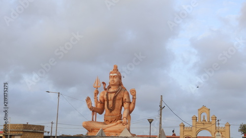 Obraz na płótnie Nageshwar jyotirlingam Giant Lord Shiva Statue Meditating, Holding Trishul and D