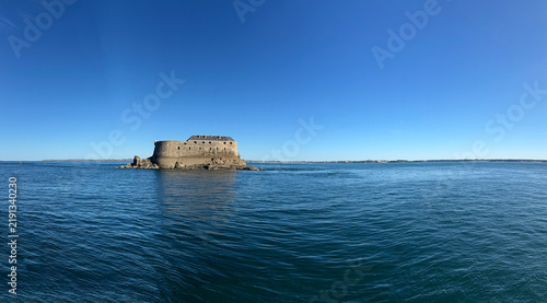 Bild auf Leinwand Fort de la Conchée face à Saint-Malo - fortification Vauban