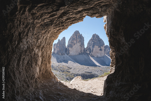 Cuadro en lienzo Tre Cime Di Lavaredo Cave