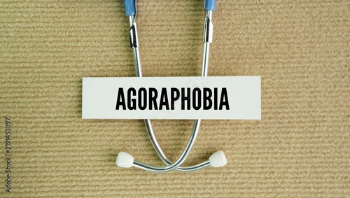 Foto Stethoscope and paper tag with the word Agoraphobia is an anxiety disorder chara