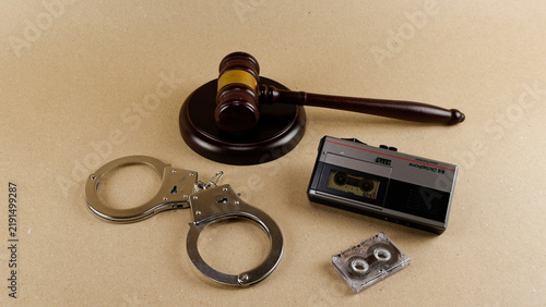 Картината върху платно Handcuffs, a vintage voice recorder, and a legal gavel represent themes of crime