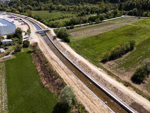 Foto Aerial view of river restoration showing channel widening and flood embankment construction in a rural area