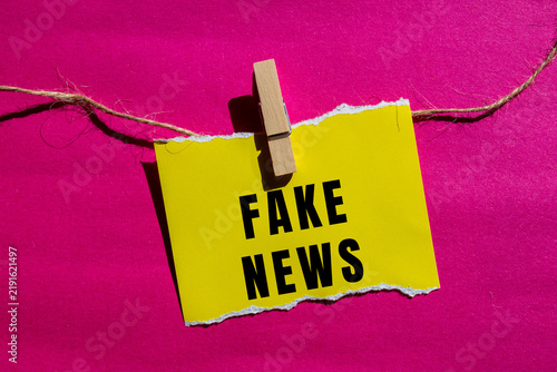 Cuadro en lienzo Fake news text concept photo