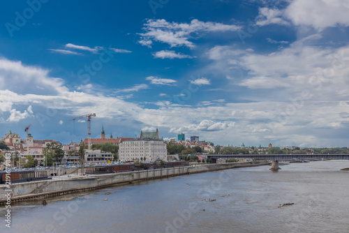 Konstfotografi Vistula River bank and Warsaw city skyline view