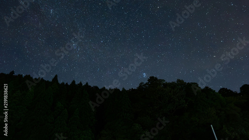 Plakat 山際に広がる満天の星空