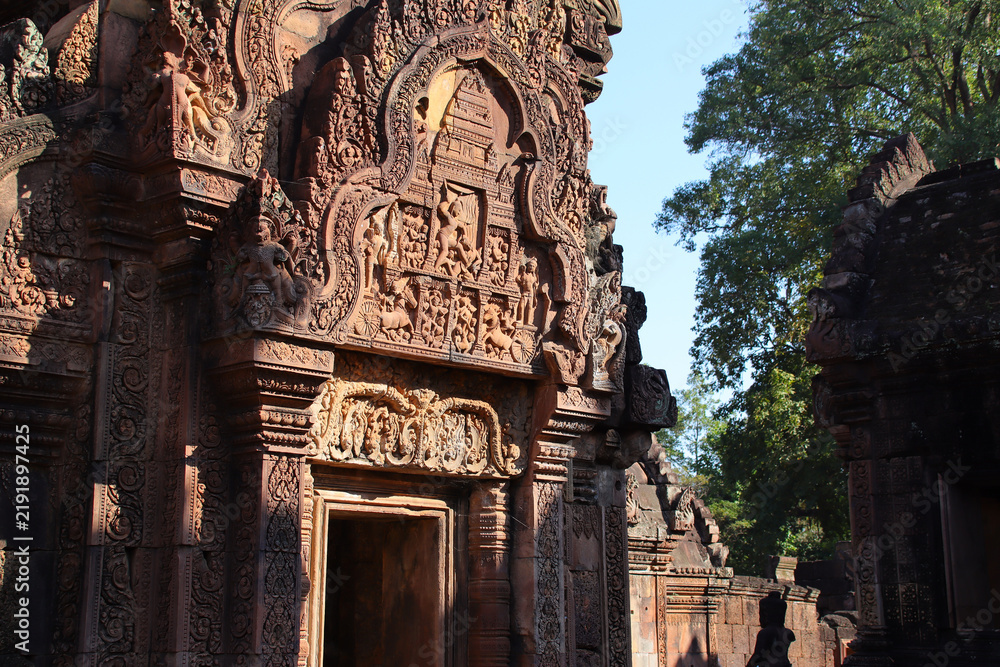 Fototapeta premium in a ruined buddhist and hindu khmer temple (banteay srei) in angkor in siem reap in cambodia 