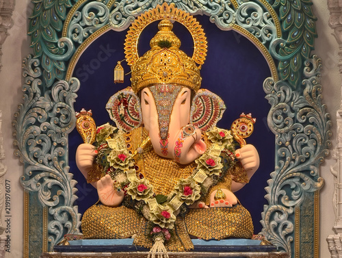 Obraz na płótnie 14 September 2026, Pune, Maharashtra, India, Beautiful Decoration for Lord Ganesh called as Dagdusheth Halwai Ganpati near Pune, Mandai location during Ganesh Utsav