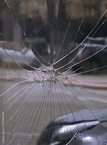 Foto A crack from the impact on the glass of the showcase