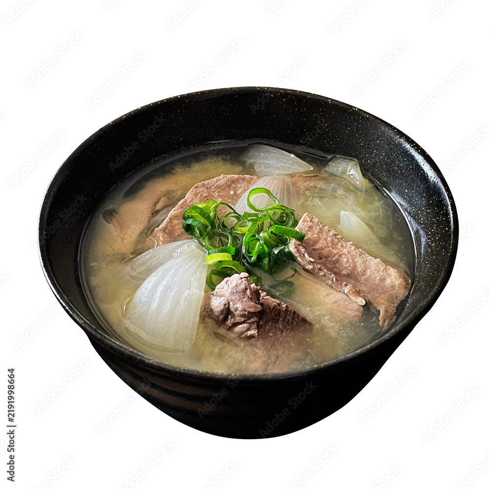 Obraz premium 鰹と新玉ねぎのあら汁 1杯の切り抜き。カツオの旨味と野菜が入った福島県いわき市小名浜の郷土料理・家庭料理のフード素材 俯瞰