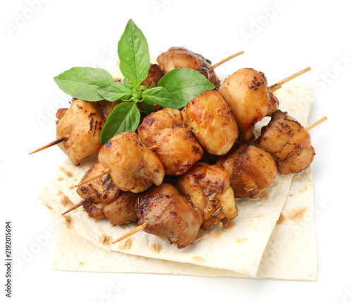 Fotografía Delicious shish kebabs with basil and lavash isolated on white
