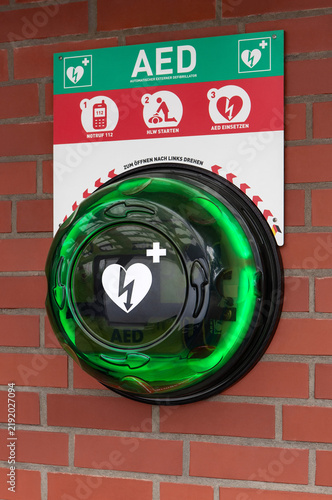 Automatisierter externer Defibrillator