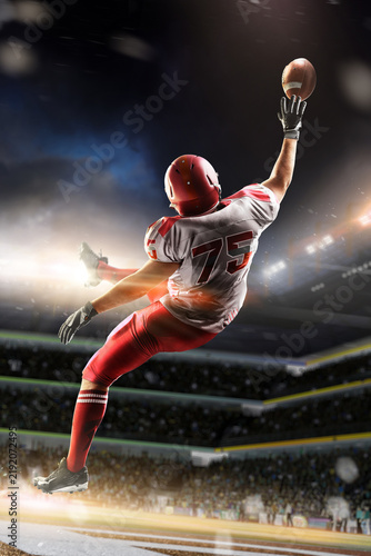 Konstfotografi American football player catches the ball in the air