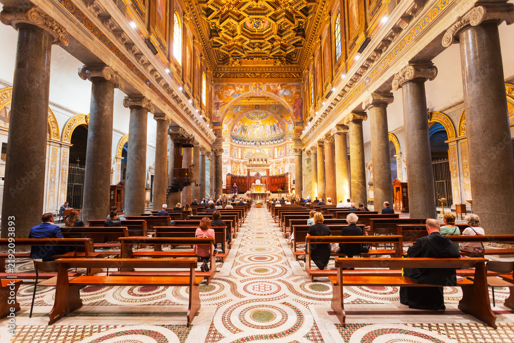 Obraz premium Basilica of Santa Maria in Trastevere church interior in Rome, Italy