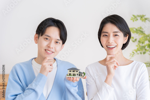 Fototapeta 家を持つ夫婦