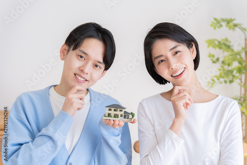 Fototapeta 家を持つ夫婦
