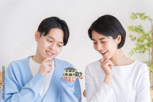 Naklejka 家を持つ夫婦