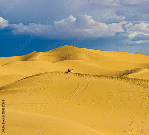 Canvastavla People Waiting For Sunset Sitting on The Glamis Sand Dunes at Hugh T